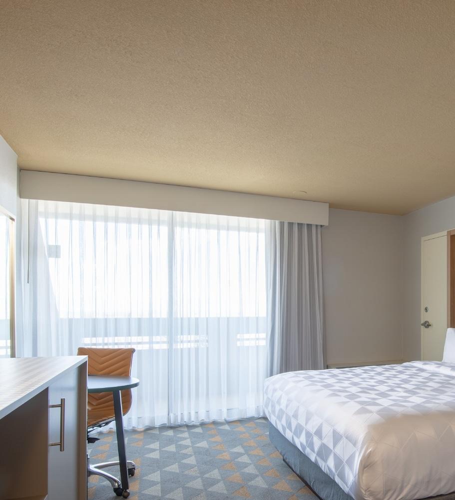 Holiday Inn Denver East By Ihg Esterno foto